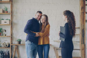 Kupno mieszkania w Trójmieście - jak biuro nieruchomości pomaga przejść przez proces?